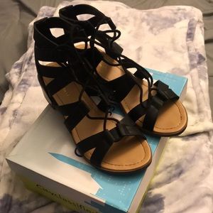 Black lace up sandals!